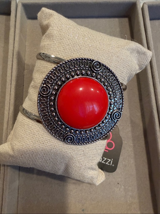 Zizzi Jewelry - Zizzi Silver Cuff Bracelet with Red Center